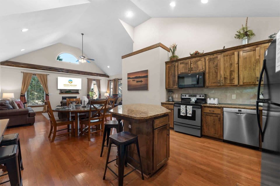 House, Multiple Beds, Patio, Garden View (Hickory Hideaway) | Private kitchen | Coffee/tea maker, cookware/dishes/utensils