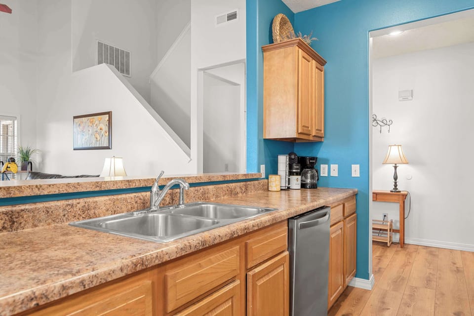 Townhome, Multiple Beds, Balcony, Mountain View (Honey Bee Inn ) | Interior