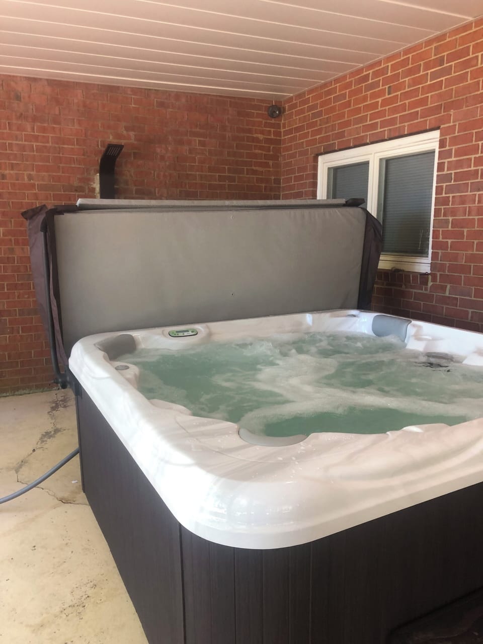 Hot tub for 6