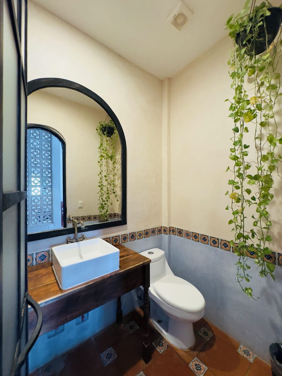 Deluxe Room | Bathroom | Shower, hair dryer, towels, soap