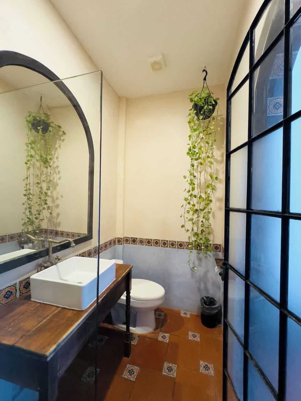Deluxe Triple Room | Bathroom | Shower, hair dryer, towels, soap