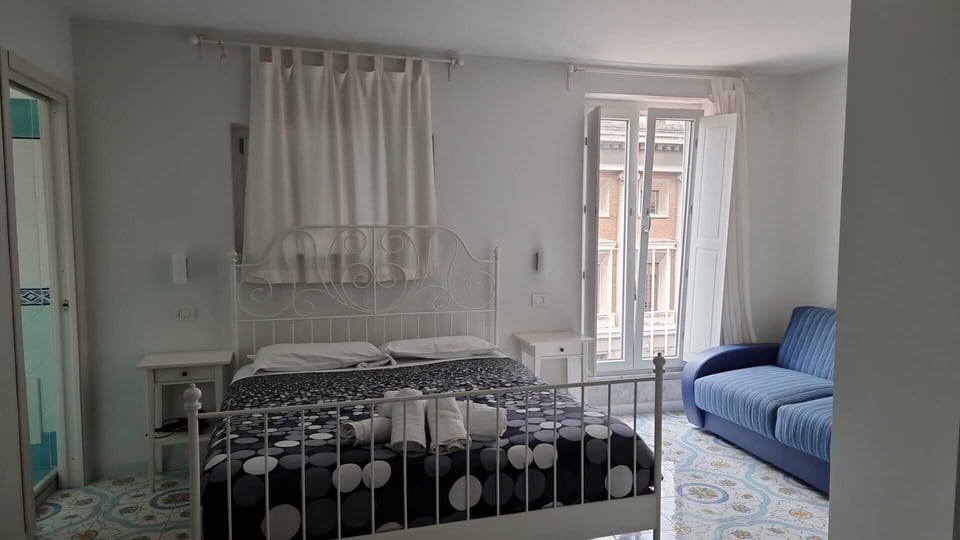 Deluxe Double Room, Sea View | Desk, soundproofing, free WiFi, bed sheets