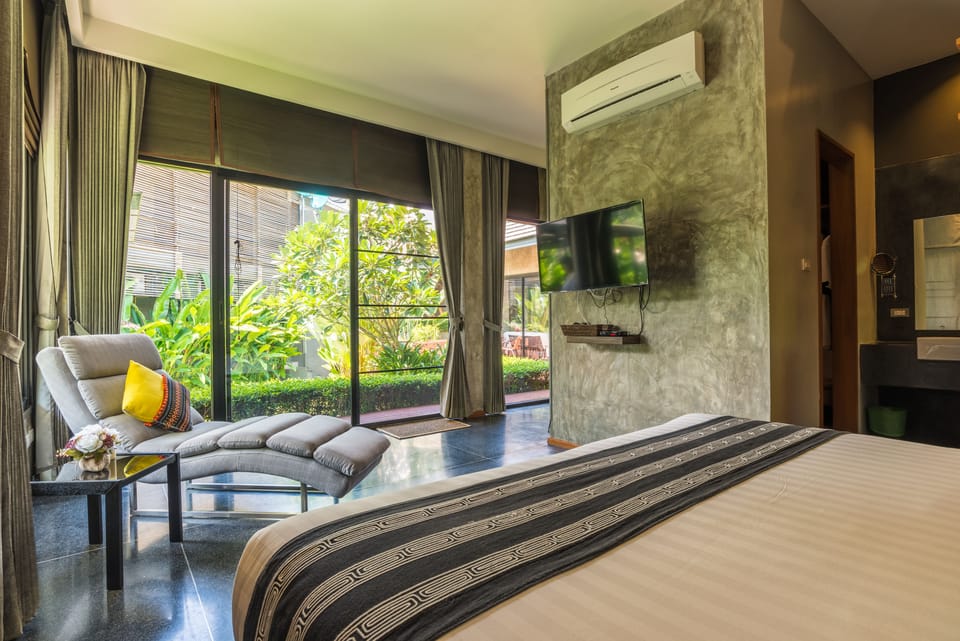 Cool Villa Jacuzzi Out Door | Minibar, in-room safe, desk, blackout drapes