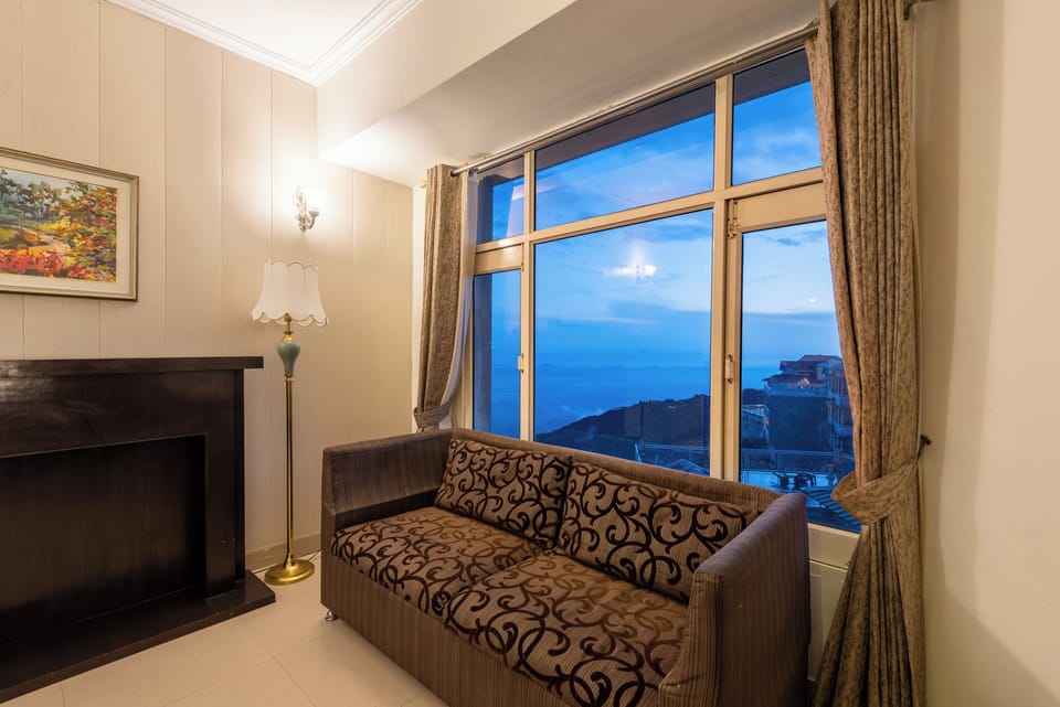 Executive Suite | 1 bedroom, iron/ironing board, free WiFi