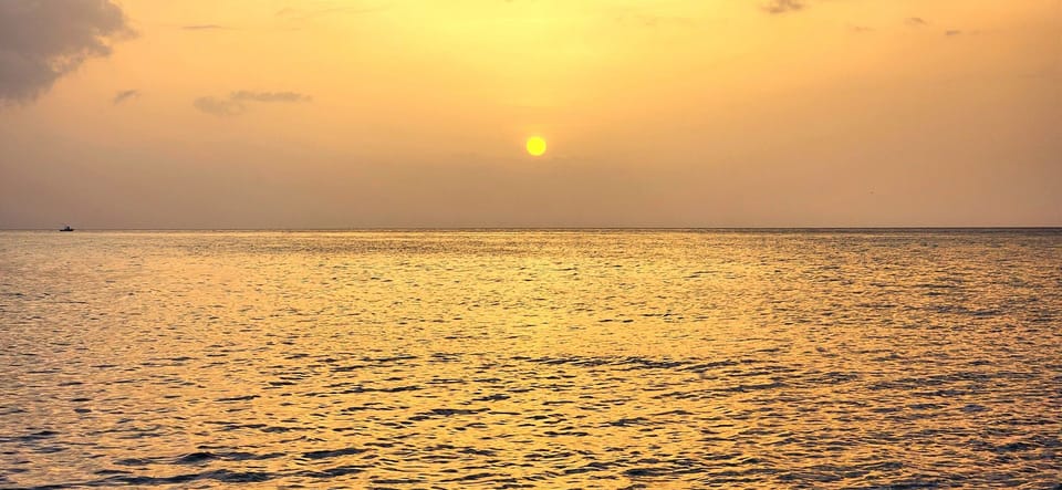 Sunset Serenity: Unwind with breathtaking ocean views during golden hour bliss!