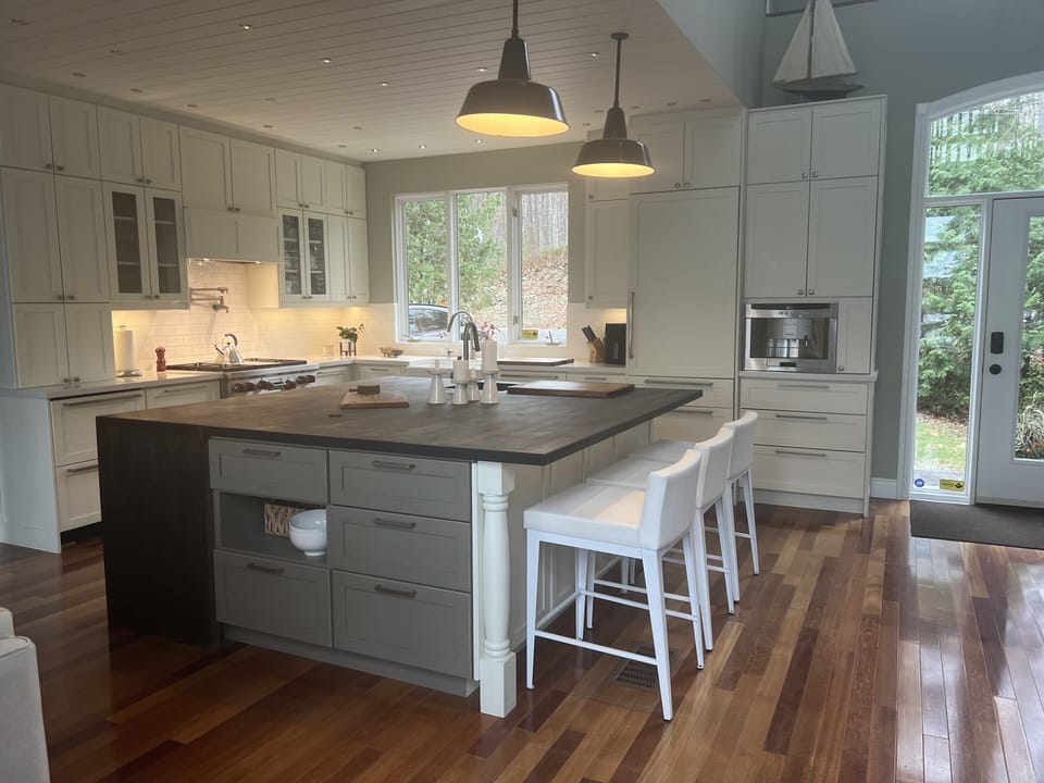 Kitchen seating area -main floor