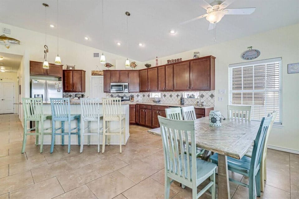 Open Dining & Kitchen –Room for everyone to sit and enjoy.