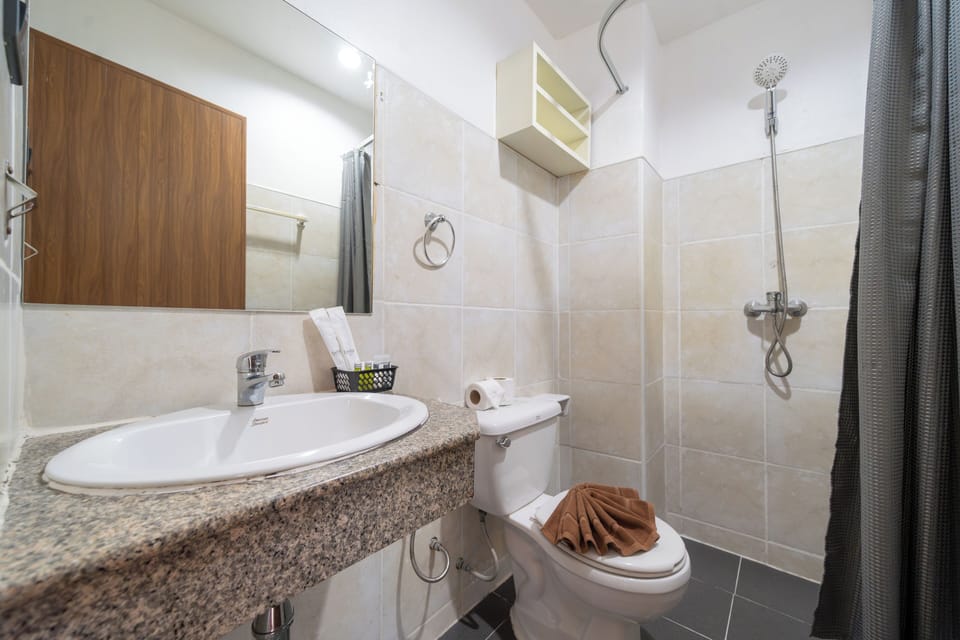 4 Bedroom Apartment with Kitchen | Bathroom | Shower, free toiletries, hair dryer, slippers