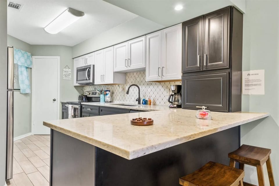 Condo, Multiple Beds, Balcony, Ocean View (Ocean Hibiscus) | Private kitchen | Fridge, microwave, oven, stovetop