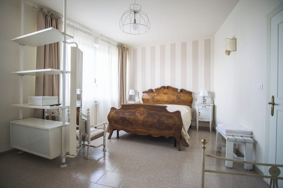 Deluxe Studio Suite | Desk, free WiFi