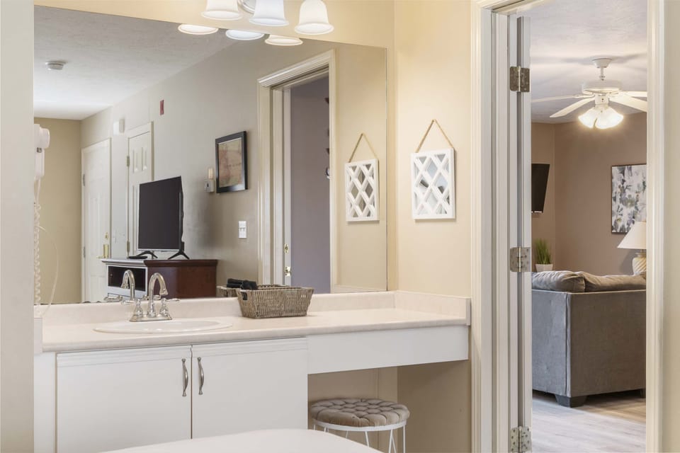 Condo, Multiple Beds, Patio (Pondview Cityscape) | Bathroom | Combined shower/tub, hair dryer, towels