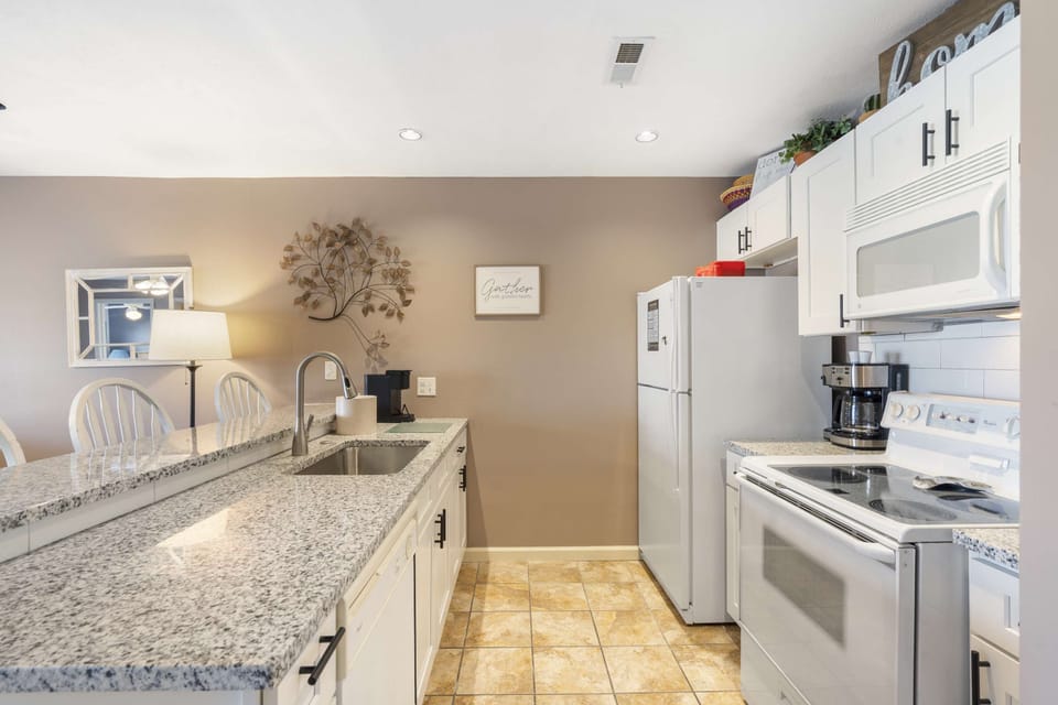 Condo, Multiple Beds, Patio (Pondview Cityscape) | Private kitchen | Coffee/tea maker