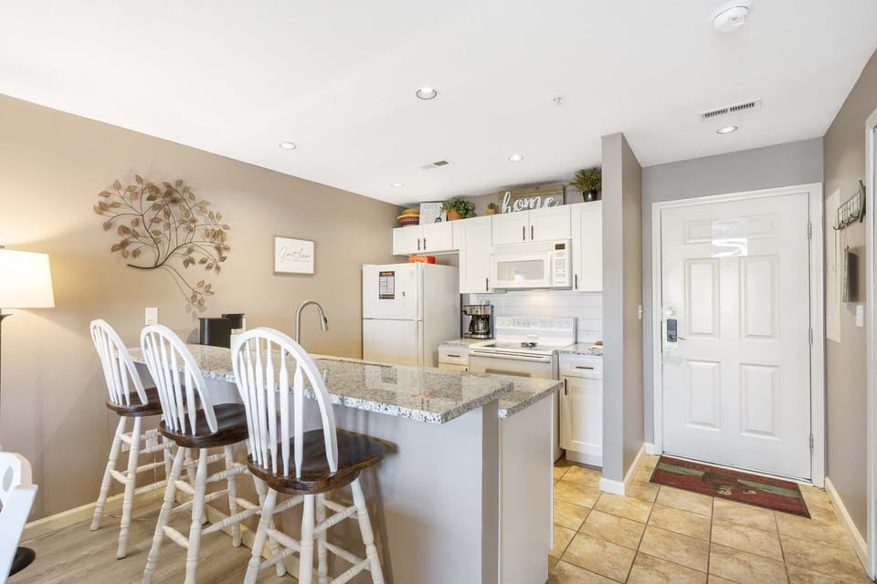 Condo, Multiple Beds, Patio (Pondview Cityscape) | Private kitchen | Coffee/tea maker