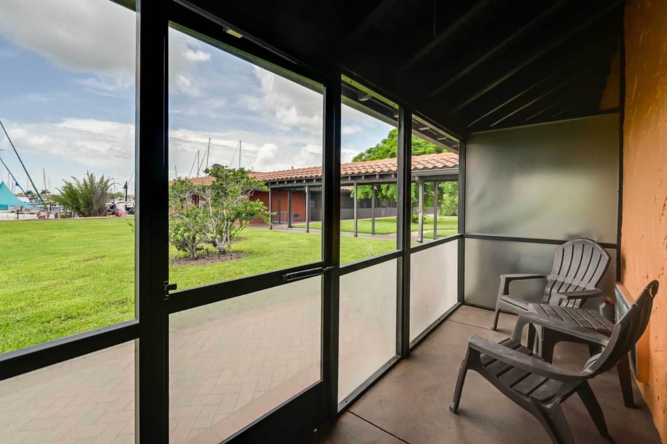 Screened-In Porch | Fire Pit (Propane Provided) | Charcoal Grill (BYOC)
