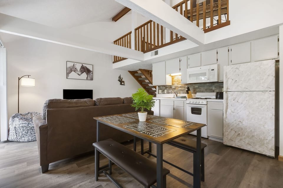 Condo, Multiple Beds, Patio, Golf View (Sand Dune Serenity in Table Rock Lake) | Dining