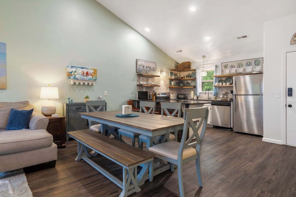 Condo, Multiple Beds, Balcony, Mountain View (Retreat by Design) | Interior