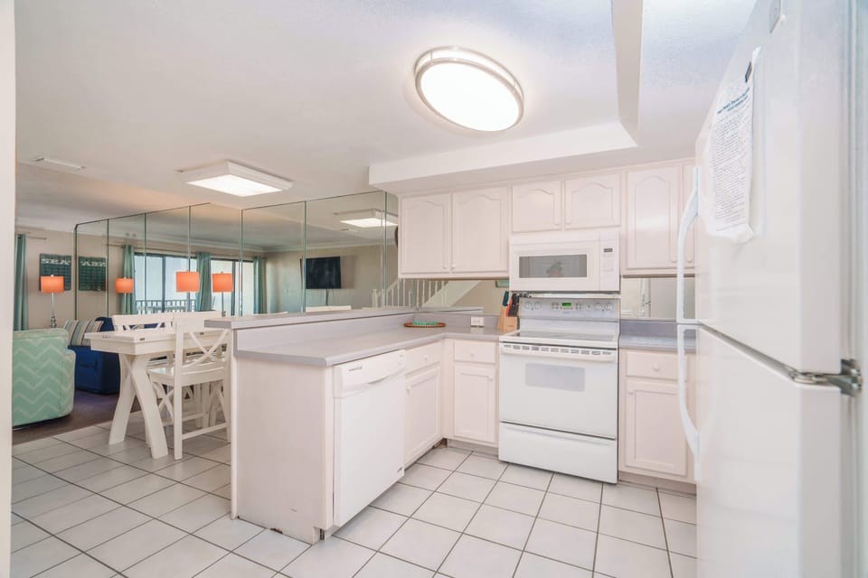 Condo, Multiple Beds, Balcony, Partial Ocean View (Sea Forever) | Private kitchen | Fridge, microwave, oven, stovetop