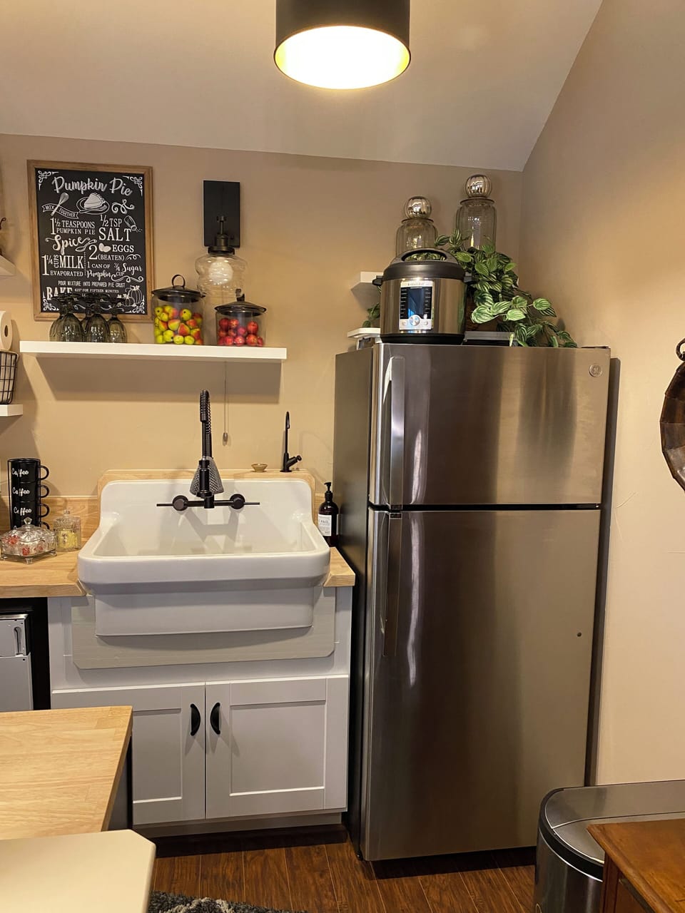 Full size refrigerator with ice maker, and farmhouse sink