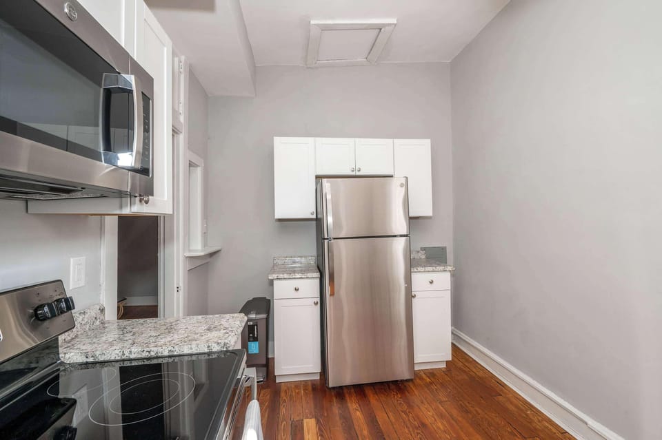 Condo, 1 Queen Bed, Kitchen | Private kitchen | Coffee/tea maker, fridge, microwave, oven