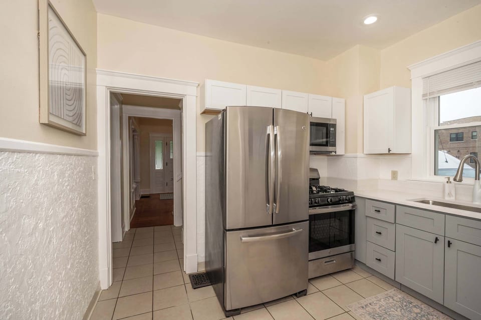 House, Multiple Beds, Garden View (The Mariemont Cottage) | Private kitchen | Fridge, microwave