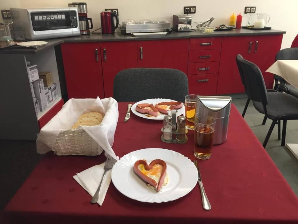Daily buffet breakfast for a fee