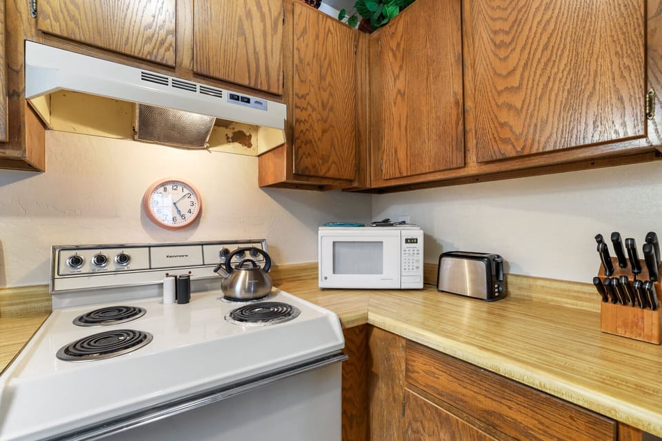Condo, Multiple Beds, Fireplace, Mountain View (Valley View) | Private kitchen | Fridge, microwave, oven, stovetop