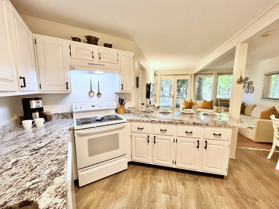 Condo, Multiple Beds, Patio, Garden View (Windmill Cottage at Abbey Springs) | Private kitchen | Fridge, microwave, oven, stovetop