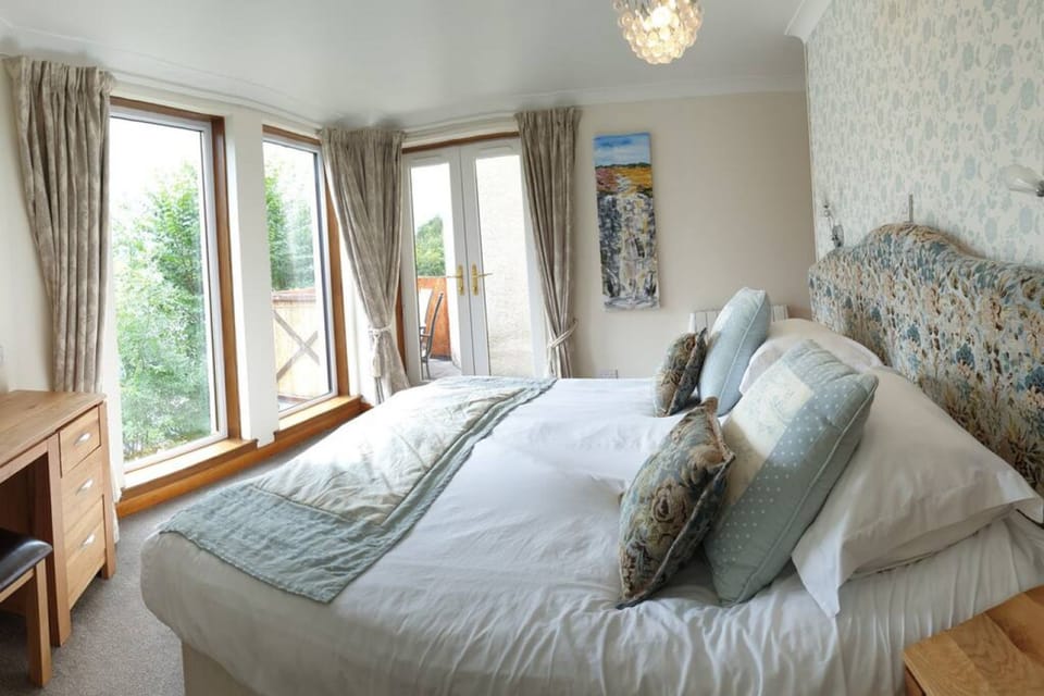 Lochside Lodge 04 Loch Rannoch Highland Club House in Scotland