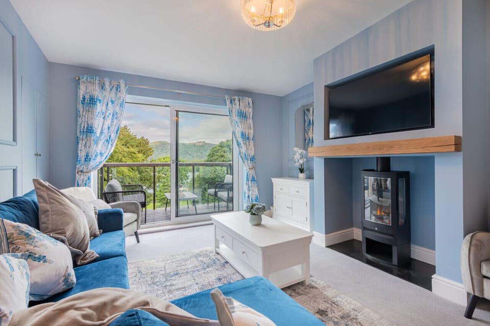 House | 4 bedrooms, desk