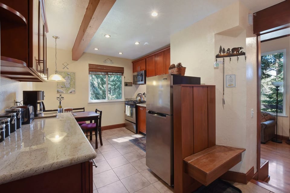 Townhome, Multiple Beds, Balcony, Mountain View (Getaway in Tahoe City) | Private kitchen | Fridge, microwave, oven, stovetop