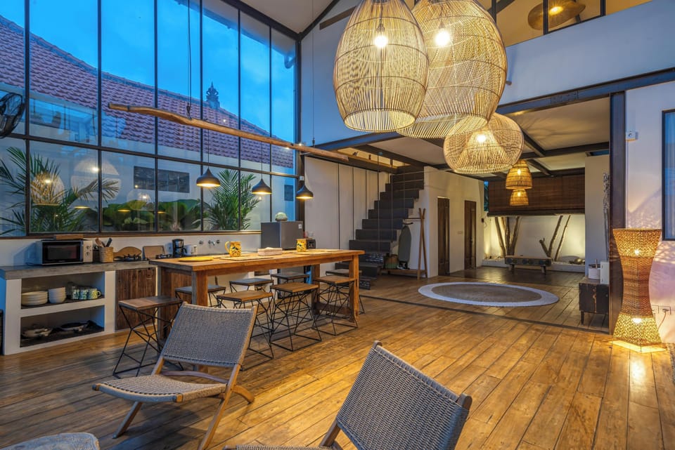 Grand Villa | Living area | Flat-screen TV