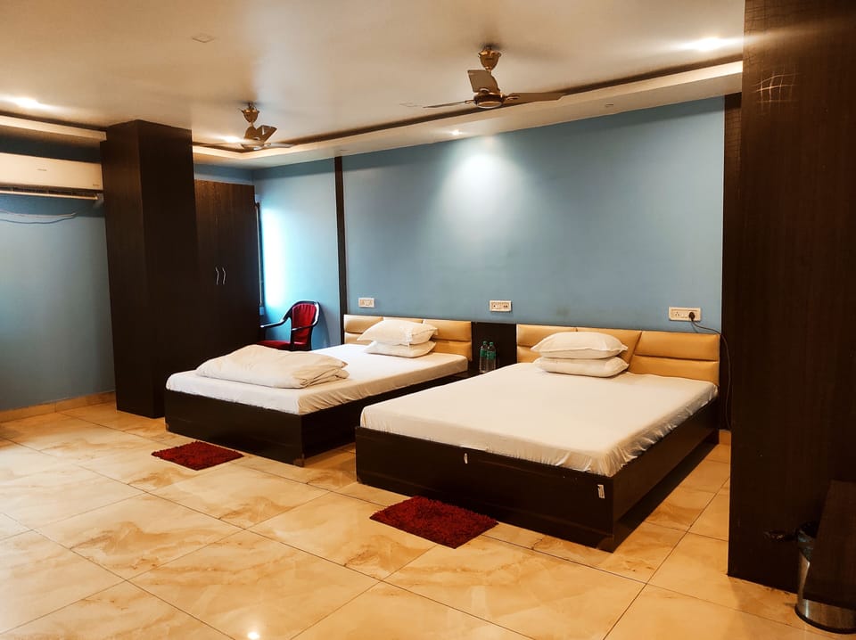 Suite | Premium bedding, desk, soundproofing, WiFi (free)