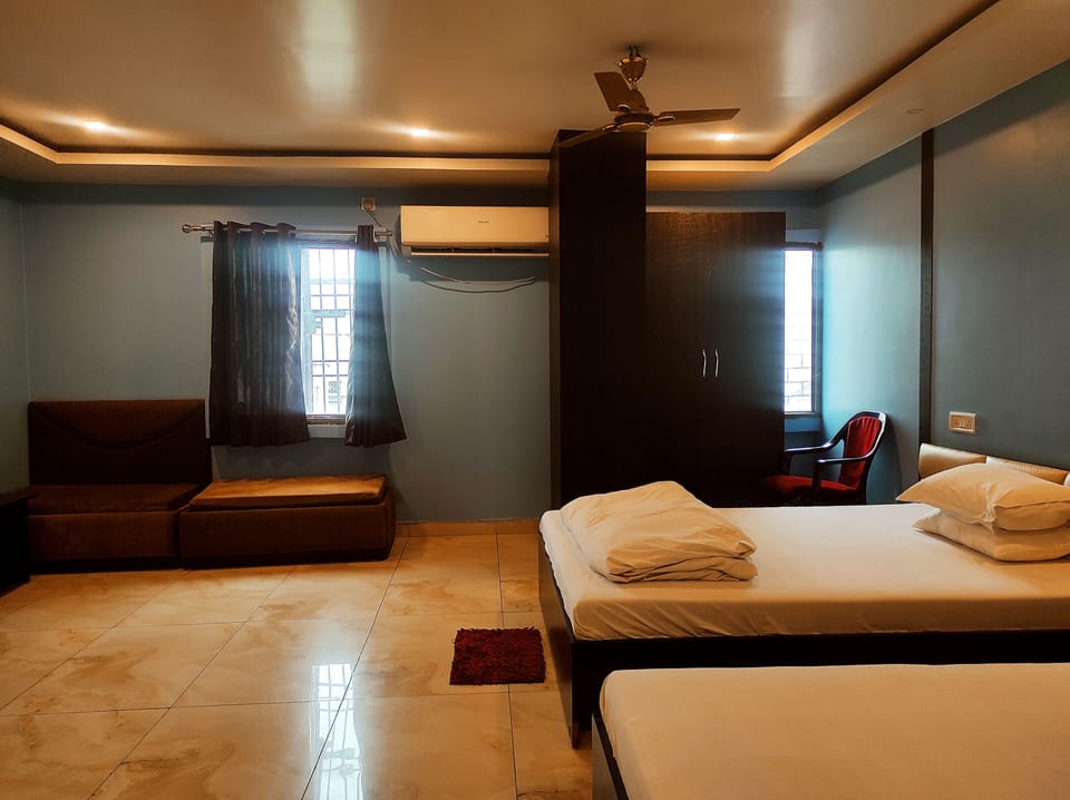 Suite | Premium bedding, desk, soundproofing, WiFi (free)