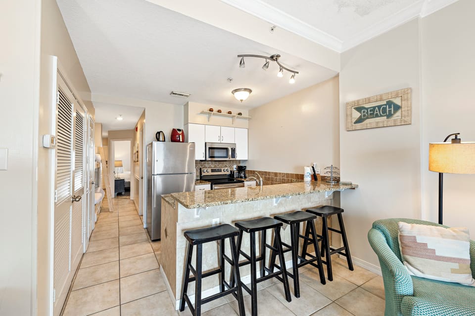 Signature Condo, 1 Bedroom, Non Smoking, Balcony | In-room dining