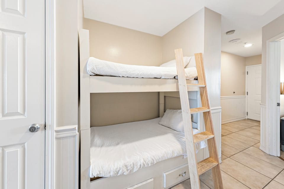 Signature Condo, 1 Bedroom, Non Smoking, Balcony | Extra beds