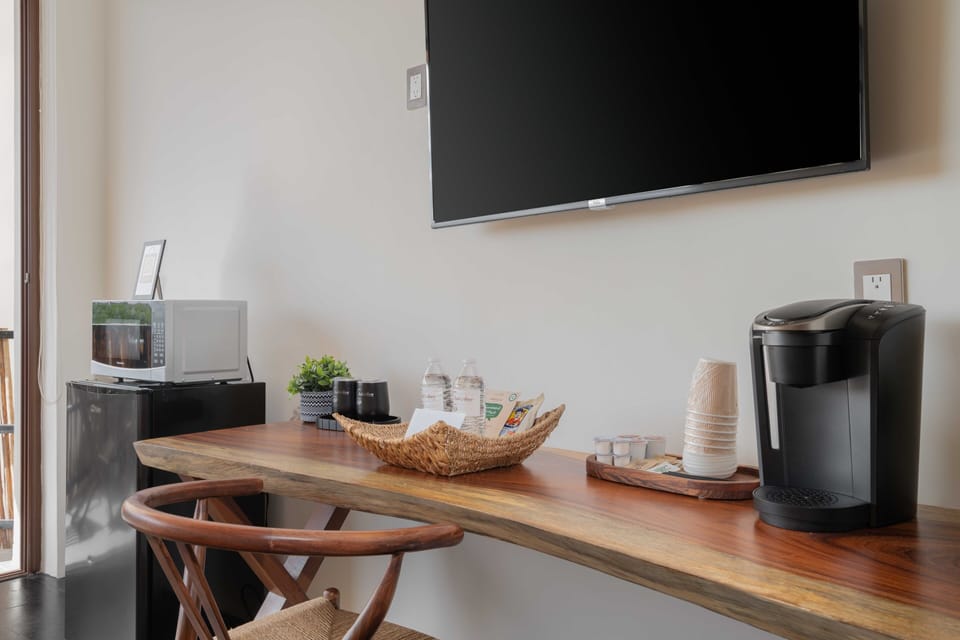 Standard Studio Suite, 1 King Bed, Pool Access | Private kitchenette | Mini-fridge, microwave, coffee/tea maker, freezer