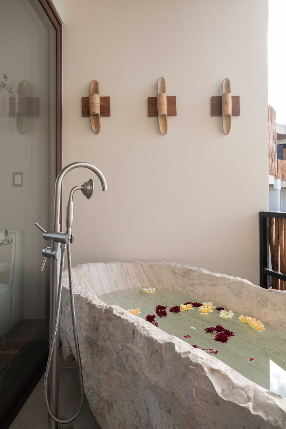 Standard Studio Suite, 1 King Bed, Pool Access | Terrace/patio