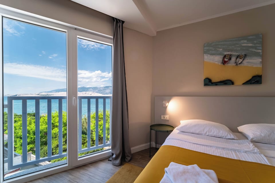 Standard Double Room with Sea View | Minibar, in-room safe, desk, laptop workspace