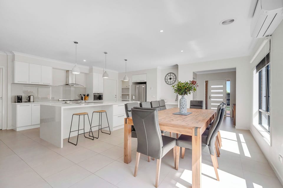 Kitchen & dining for entertaining