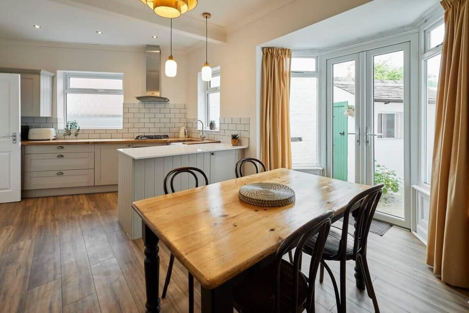 Sunbeam House, Saltburn-by-the-Sea - Host & Stay