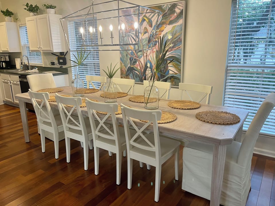 I love this table.