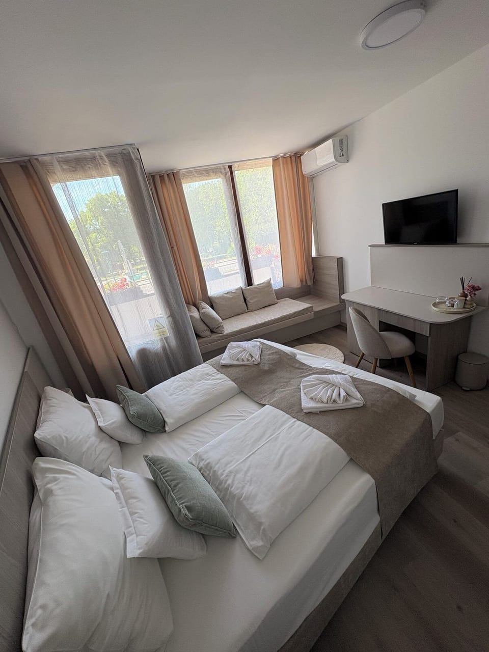 Design Double or Twin Room, Courtyard View | WiFi (free), bed sheets