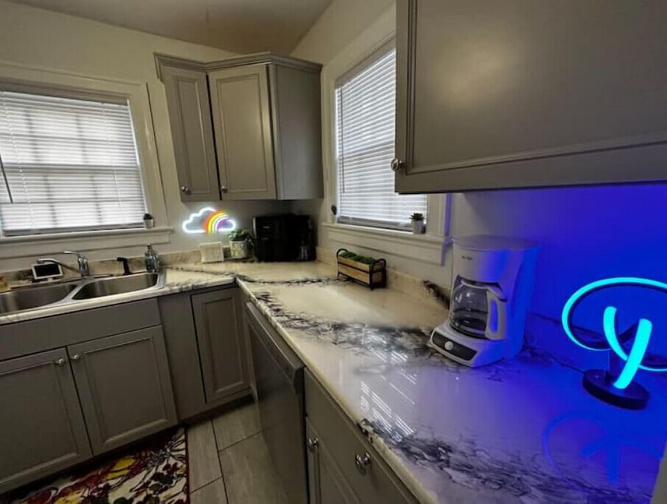 Fully stocked kitchen with full-size appliances, dining space, and retro charm — ready for cooking or late-night snacks.