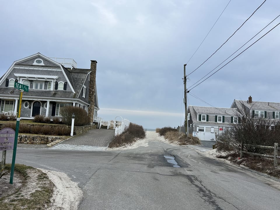 Sea street public beach entrance