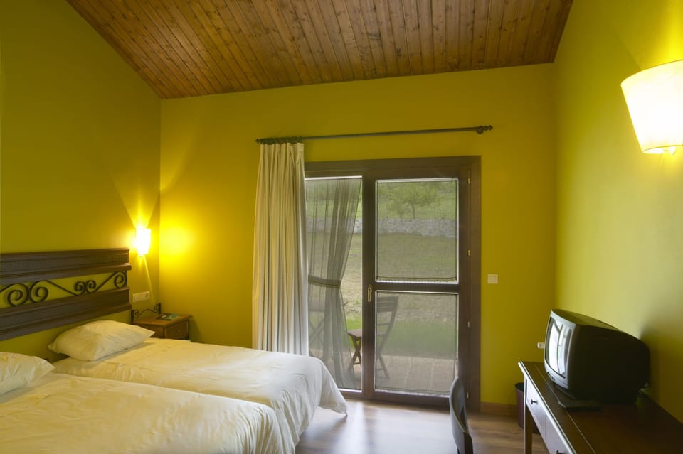 Superior Double Room | Desk, free cribs/infant beds, rollaway beds, bed sheets
