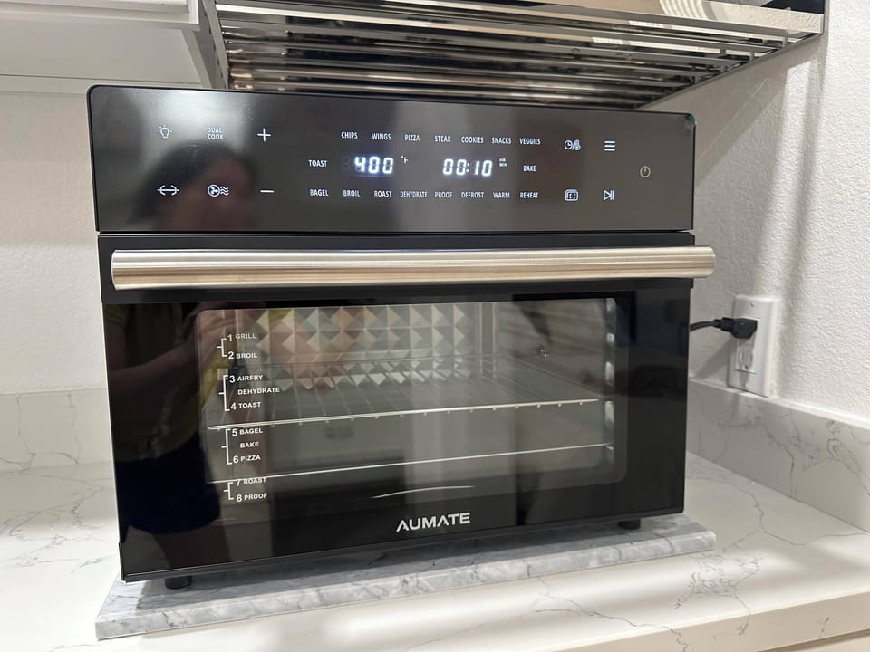 Large counter top oven that prepares food for 4-6 people. Can be use as toaster.