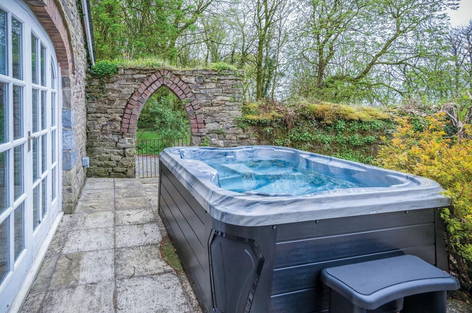 The Stables - 2 Bedroom Cottage - Princes Gate (18690)