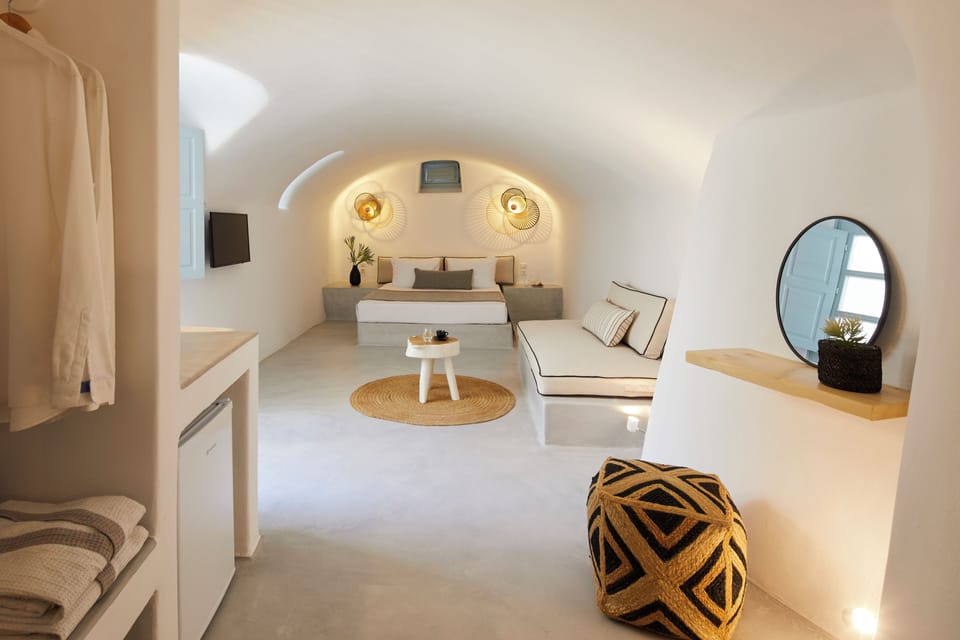Skyphos Cave Room | In-room safe, individually decorated, individually furnished, desk