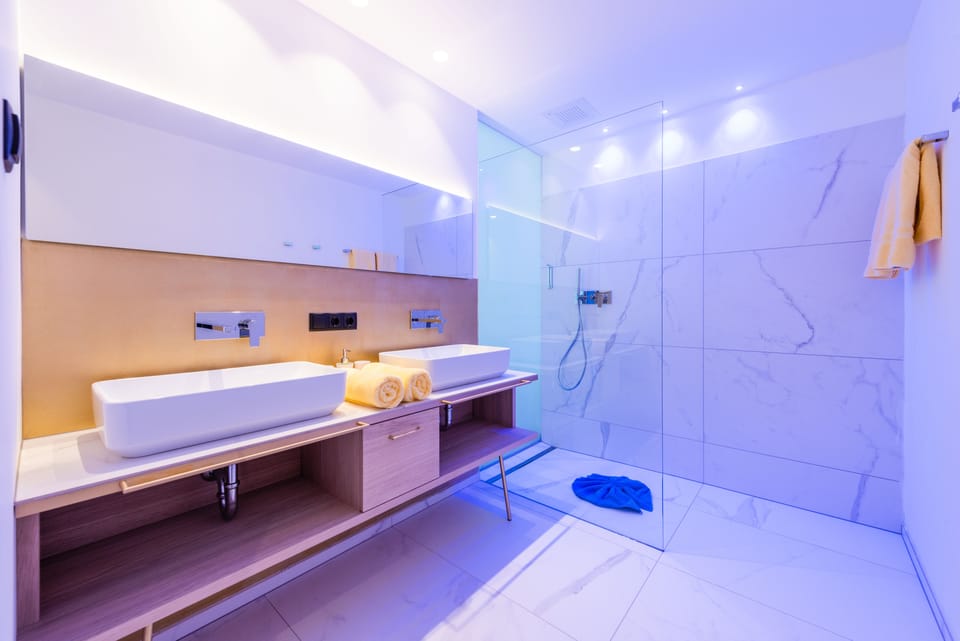 Design Double Room, Non Smoking, Mountain View | Bathroom | Hair dryer, bathrobes, towels