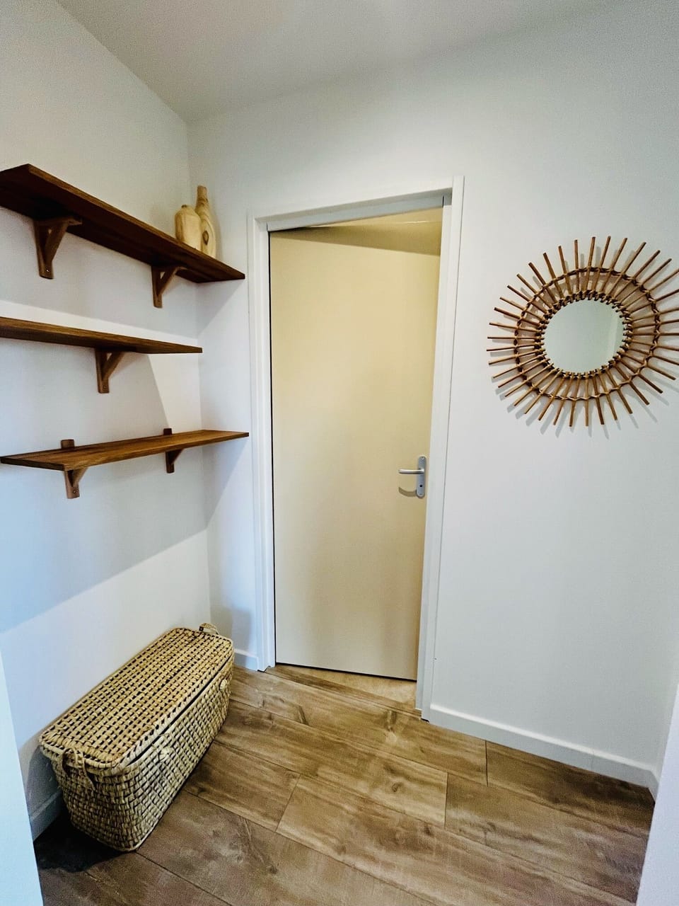 Comfort Apartment | Living area | Flat-screen TV